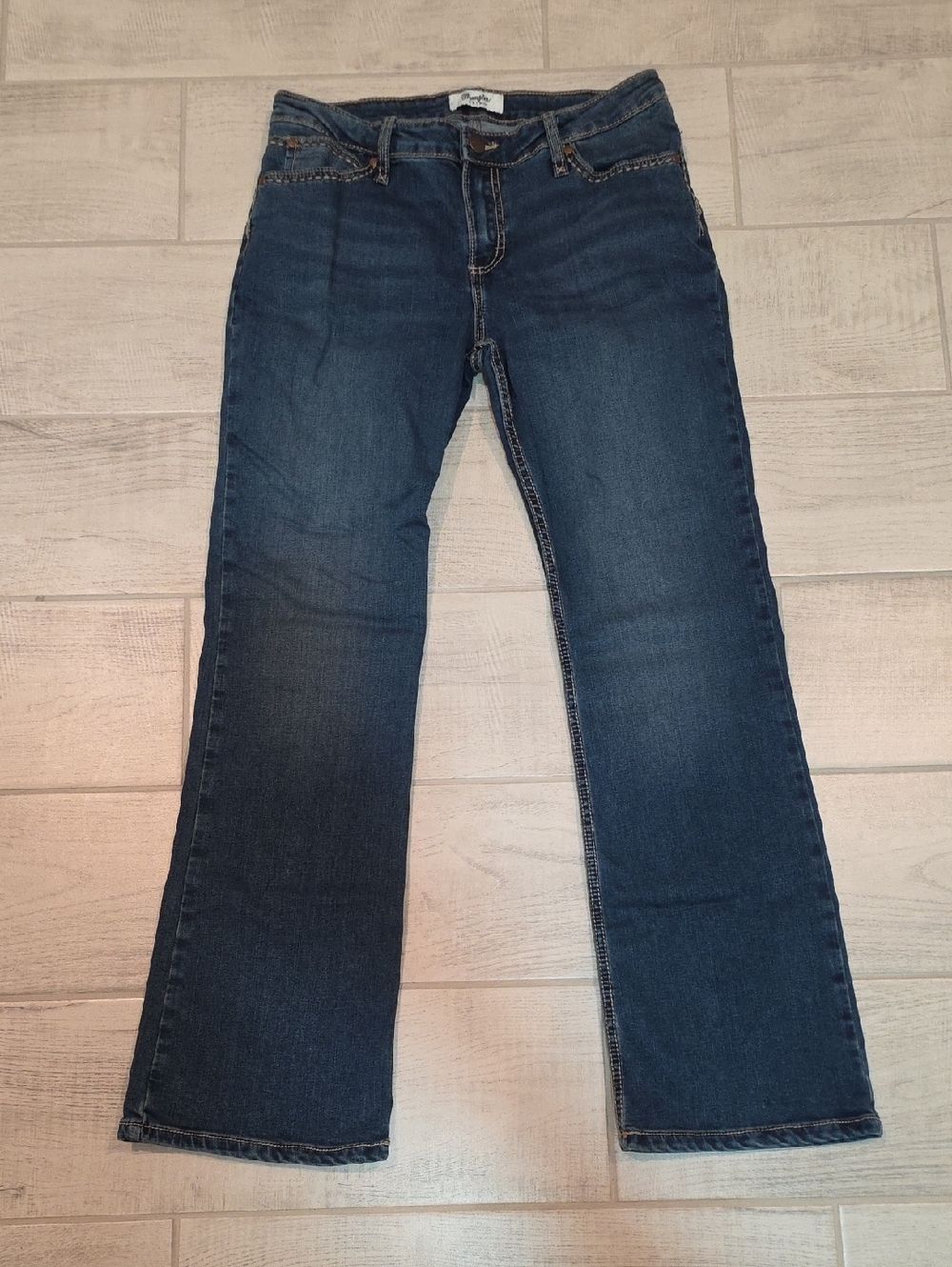 Wrangler Retro Mid Rise Boot Junior's Size 11x32 Medium Wash Stretch